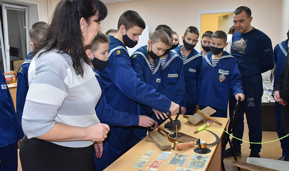 Выставка старинных вещей и реликвий "Путешествие в прошлое"