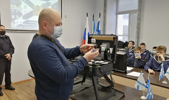 Представители УМВД России по Архангельской области провели для кадет профориентационную встречу