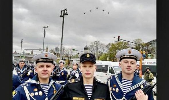 Наши выпускники на марше Победы в столице России!
